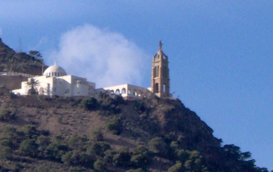 Panorama d’Oran dominé par Santa Cruz